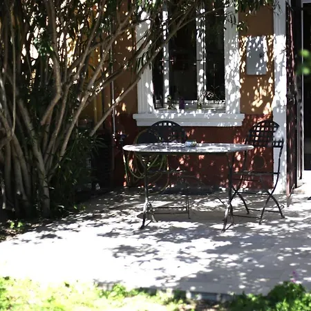 아파트 With Lovely Garden *